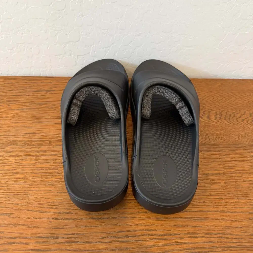 OOFOS OOahh Recovery Slide Sandals Black Size Men's 7 / Women's 9